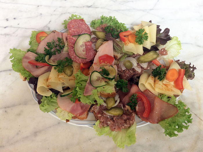 Belegte Platte mit Baquettescheiben