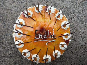 Fruchttorte mit Aufschrift "Endlich"&hellip;