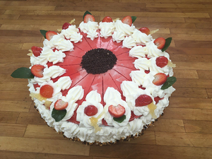 Joghurtsahnetorte mit Erdbeeren&hellip;