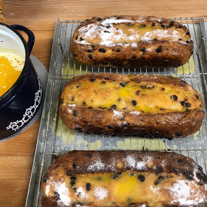 Rosinenbutterstollen frisch gebuttert