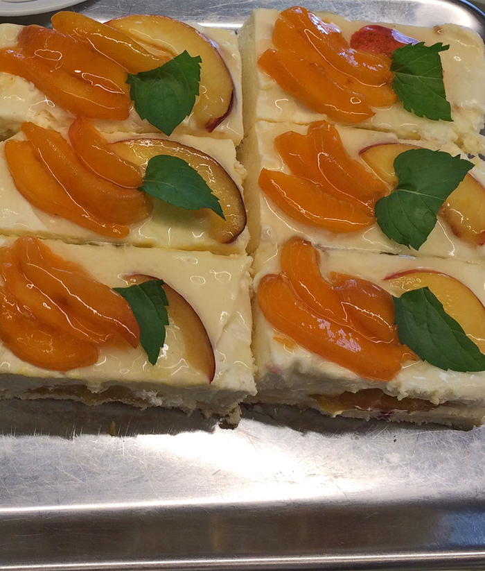 z.B. Fruchtsahneschnitte